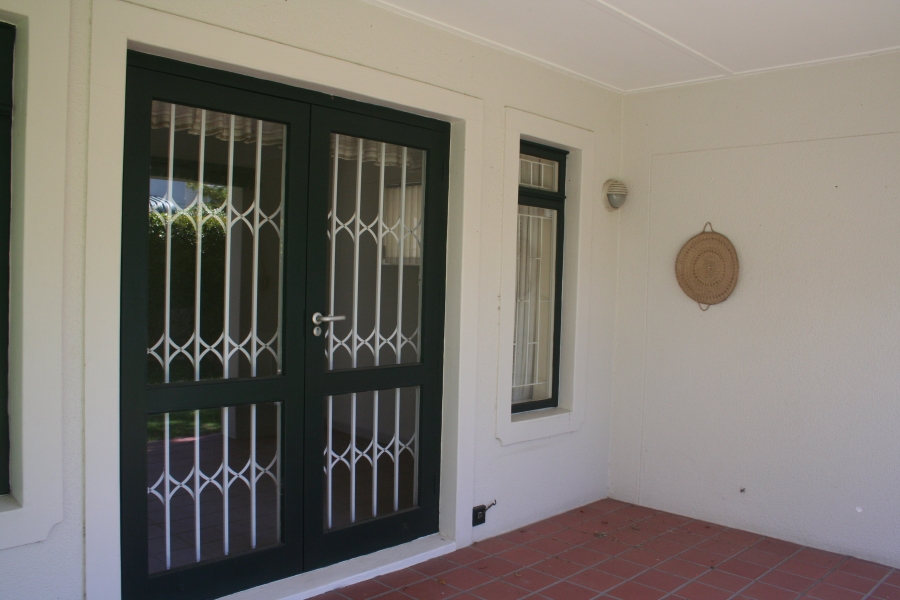 To Let 3 Bedroom Property for Rent in Onder Papegaaiberg Western Cape